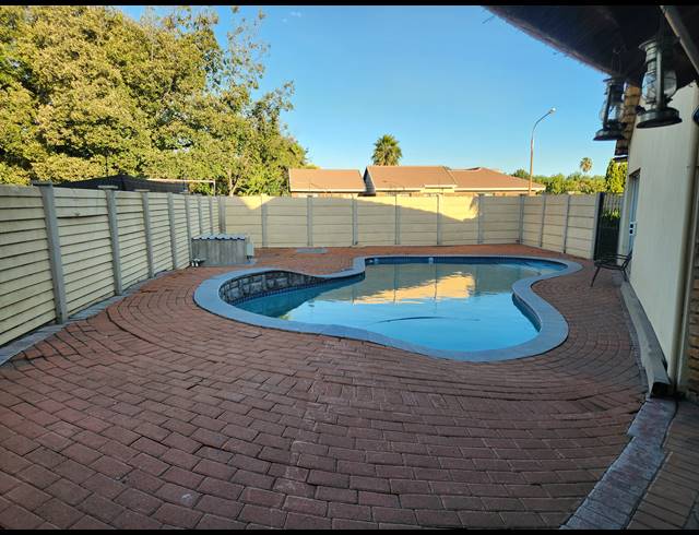 4 BEDROOM HOUSE FOR SALE IN VANDERBIJLPARK SW 2